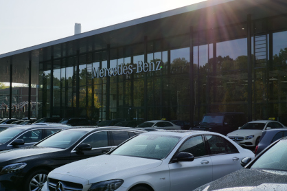 Mercedes Benz Autohaus Fassade