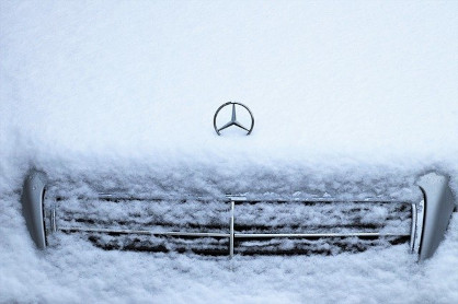 Mercedes im Schnee